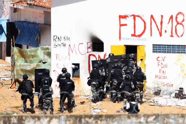 Tropa de Choque entra na Penitenciária Estadual de Alcaçuz, na cidade de Nísia Floresta (RN) - 18/01/2017 Tropa de Choque entra na Penitenciária Estadual de Alcaçuz, na cidade de Nísia Floresta (RN) - 18/01/2017