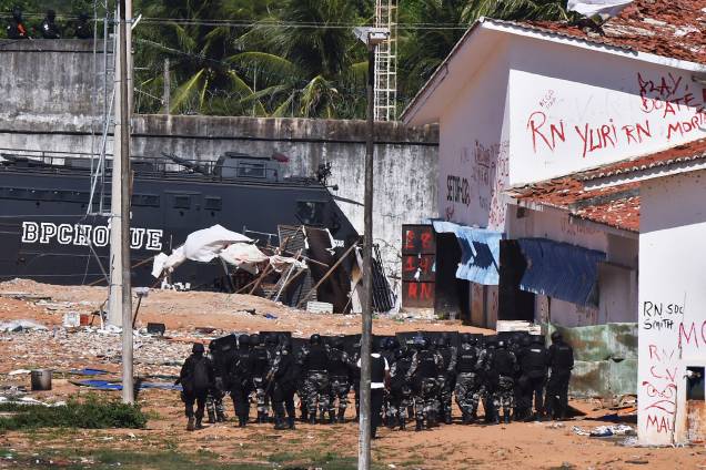 Tropa de Choque entra na Penitenciária Estadual de Alcaçuz, na cidade de Nísia Floresta (RN) - 18/01/2017 Tropa de Choque entra na Penitenciária Estadual de Alcaçuz, na cidade de Nísia Floresta (RN) - 18/01/2017