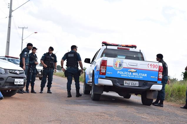 Movimentação de policiais nos arredores da Penitenciária Agrícola de Monte Cristo, em Boa Vista (RR), onde ao menos 33 presos foram mortos - 06/01/2017 Movimentação de policiais nos arredores da Penitenciária Agrícola de Monte Cristo, em Boa Vista (RR), onde ao menos 33 presos foram mortos - 06/01/2017