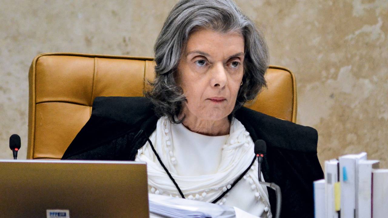 ESTÁ COM ELA - Sobre a mesa da ministra, a “delação do fim do mundo” e o método de escolha do novo relator da Lava-Jato
