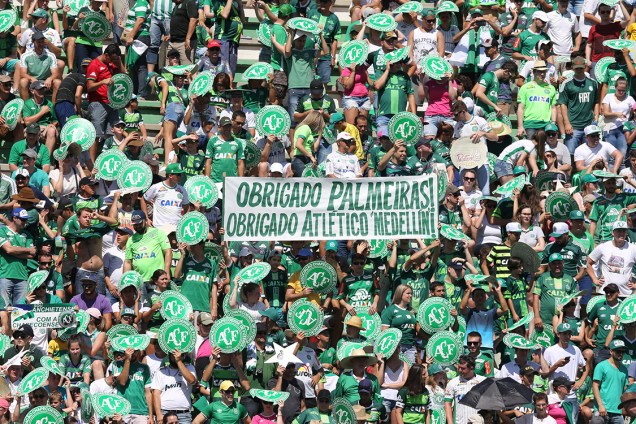 Torcida da Chapecoense durante amistoso contra o Palmeiras, na Arena Condá em Chapecó