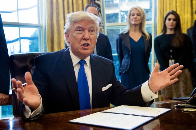 O presidente Donald Trump em reunião na Casa Branca, em Washington - 24/01/2017
