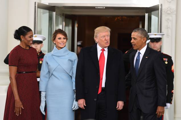 O presidente eleito, Donald Trump, chega acompanhado de sua mulher, Melania, à cerimônia de posse no Capitólio, em Washington O presidente eleito, Donald Trump, chega acompanhado de sua mulher, Melania, à cerimônia de posse no Capitólio, em Washington