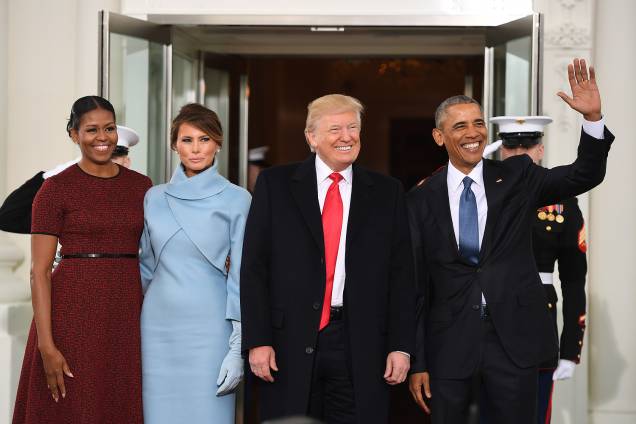 Donald Trump, Barack Obama, Michelle Obama e Melania Trump posam em encontro na Casa Branca antes da cerimônia de posse de Trump - 20/01/2017