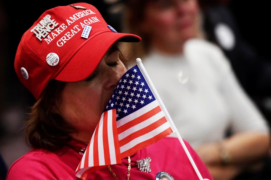 Público durante a cerimônia de posse de Donald Trump no Capitólio, em Washington - 201/01/2017