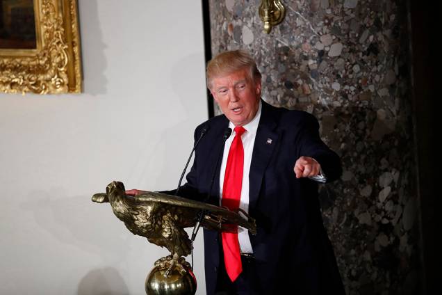 O presidente Donald Trump fala durante almoço no Capitólio, após sua cerimônia de posse, em Washington