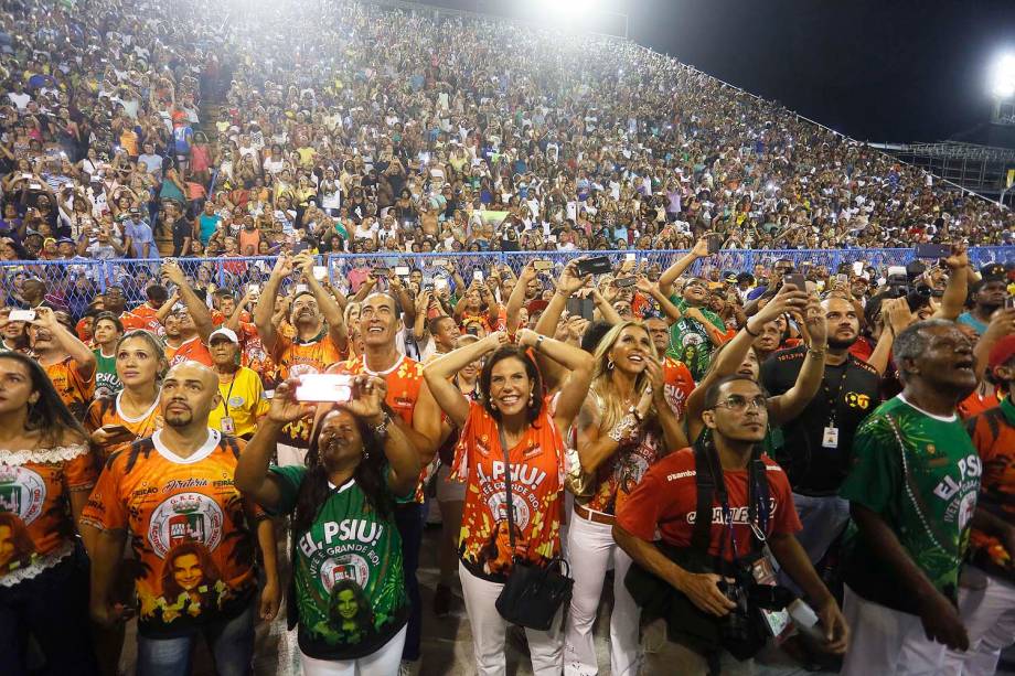 Público durante ensaio técnico com a cantora Ivete Sangalo na Marquês de Sapucaí homenageada da Grande Rio