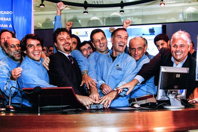 Eike Batista com sócios da petrolífera OGX, durante a oferta pública inicial de ações na Bovespa - 
13 / 6 / 2008
