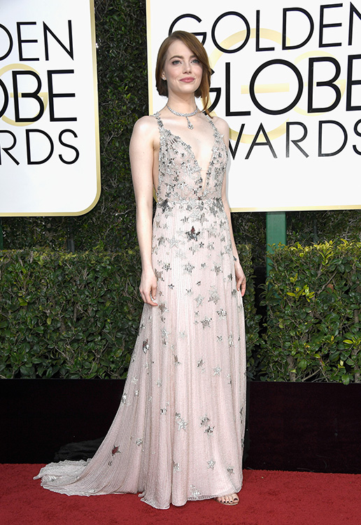 A atriz Emma Stone chega para o Globo de Ouro 2017, em Los Angeles