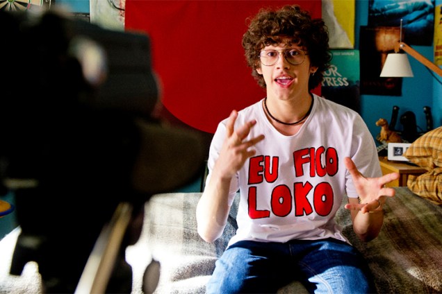 Christian (Filipe Bragança), em cena do filme 'Eu Fico Loko', que conta a trajetória do youtuber Christian Figueiredo