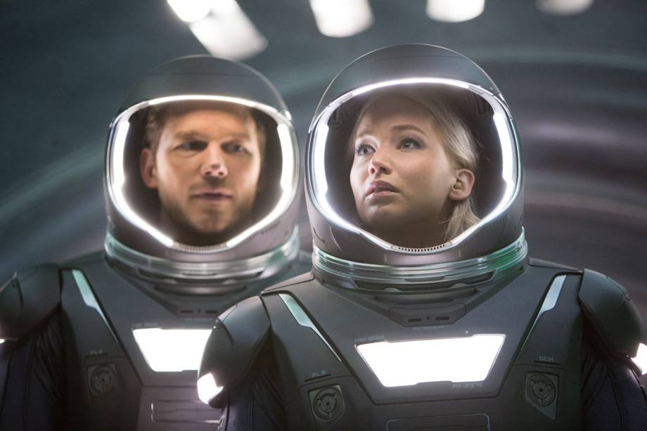 Jim Preston (Chris Pratt) e Aurora (Jennifer Lawrence) no filme 'Passageiros': viajantes despertados antes da hora Jim Preston (Chris Pratt) e Aurora (Jennifer Lawrence) no filme 'Passageiros': viajantes despertados antes da hora