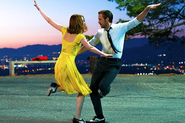 Mia (Emma Stone) e Sebastian (Ryan Gosling), em cena do filme 'La La Land - Cantando Estações'