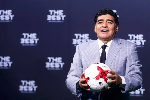 O ex-jogador Diego Armando Maradona chega para a cerimônia de premiação da Bola de Ouro da FIFA, que elege os melhores jogadores e técnicos do mundo, em Zurique, na Suíça - 09/01/2017