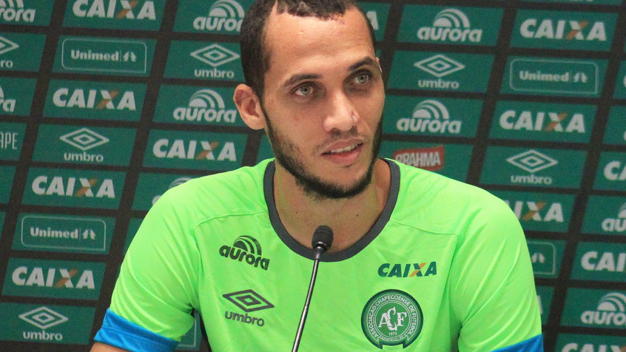 Neto, jogador da Chapecoense, concede entrevista coletiva na Arena Condá, em Chapecó (SC) - 10/01/2017