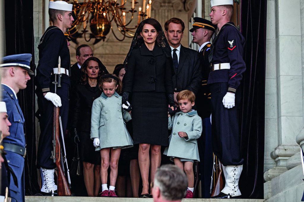 LUTO ABERTO - Natalie, como Jackie (no centro), no funeral de JFK: “Que vejam o que fizeram”
