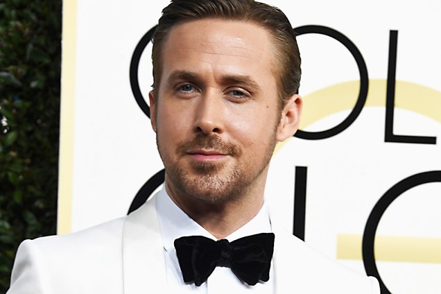 O ator Ryan Gosling chega para o Globo de Ouro 2017, em Los Angeles