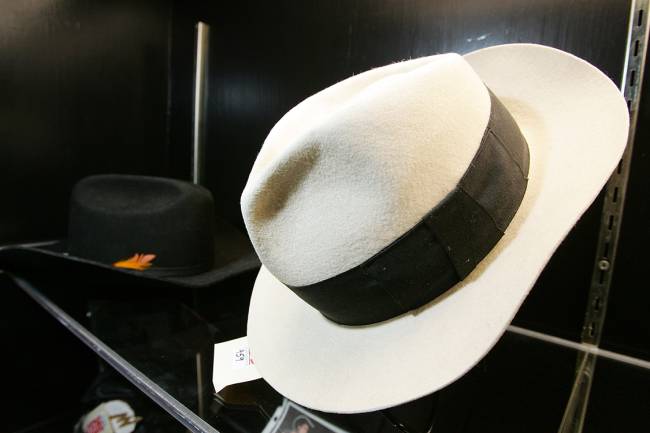 Chapéu de Michael Jackson utilizado em Smooth Criminal é leiloado por 32 mil reais