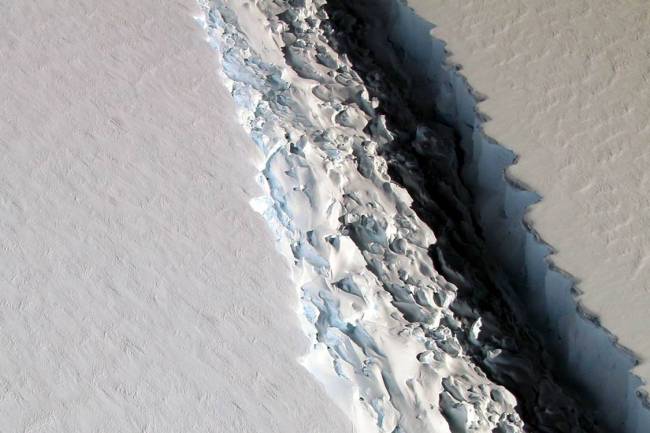 Nasa registra plataforma de gelo Larsen C Ice Shelf, na Antártica, se onde se desprenderá um enorme iceberg