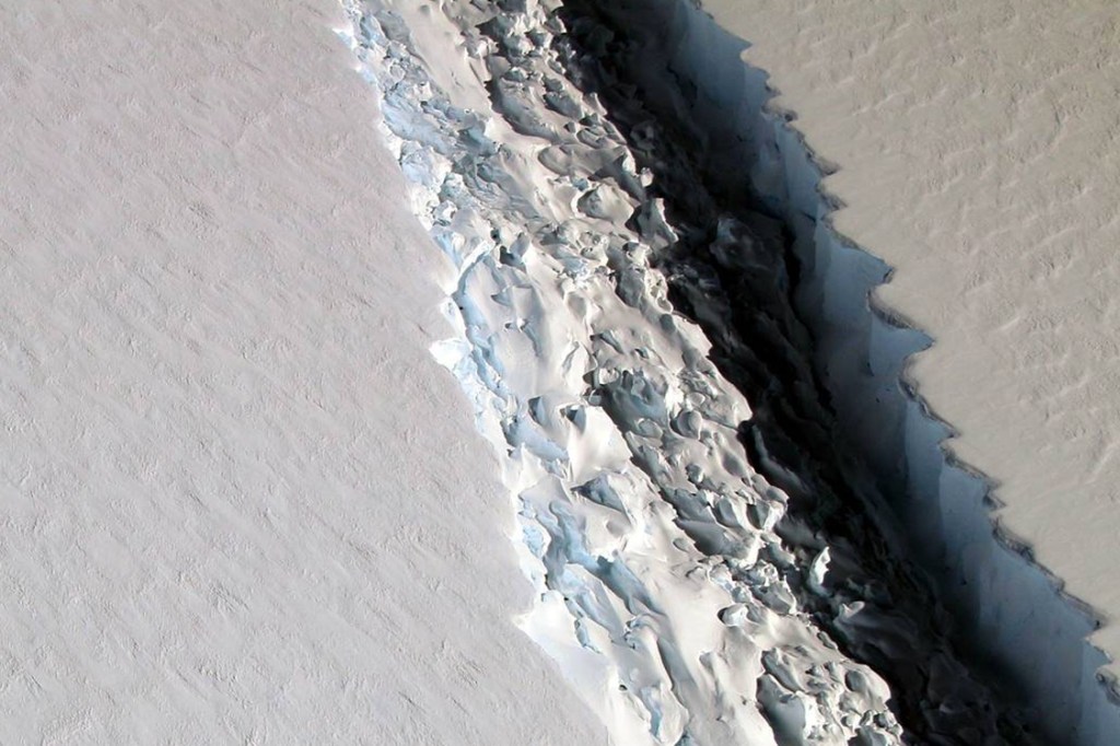 Nasa registra plataforma de gelo Larsen C, na Antártica, se onde se desprendeu um enorme iceberg