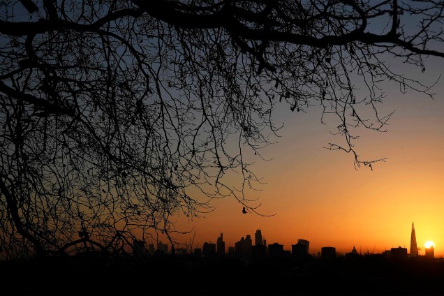 Pôr do sol na cidade de Londres, na Inglaterra - 05/01/2017