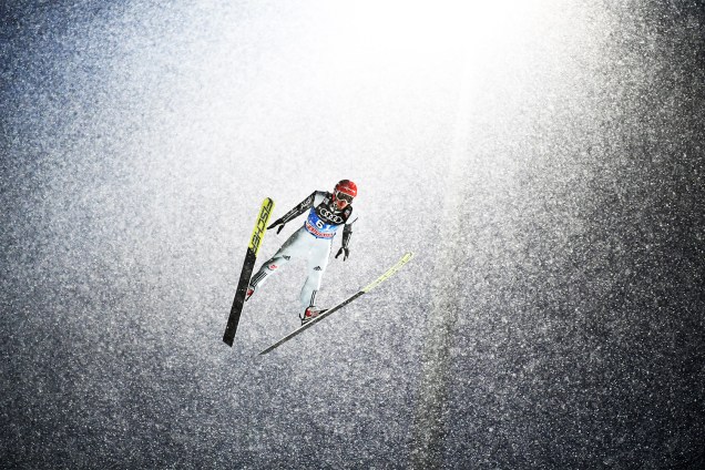 O alemão Markus Eisenbichler, salta durante treinos para torneio de esqui em Bischofshofen, na Aústria - 05/01/2017