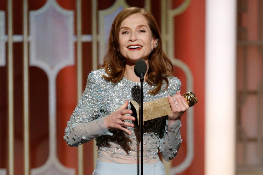 Isabelle Huppert recebe seu primeiro Globo de Ouro de melhor atriz dramática por 'Elle'