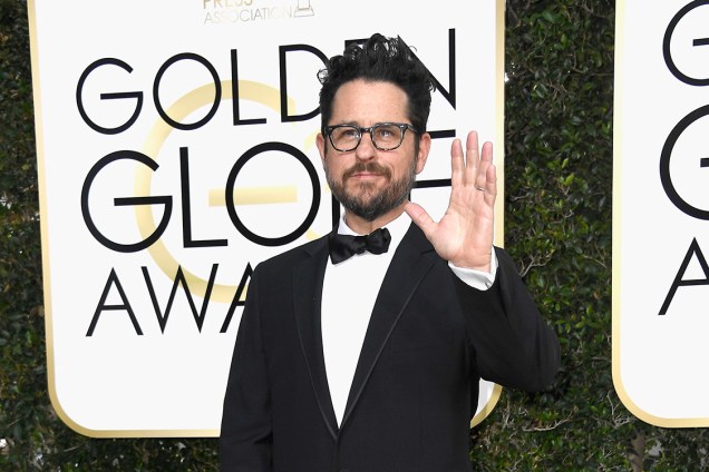 O diretor J.J. Abrams chega para o Globo de Ouro 2017, em Los Angeles