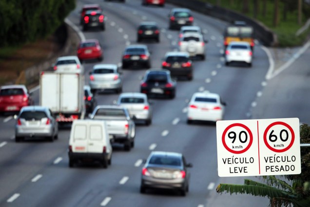 Aumento da velocidade nas Marginais em São Paulo. Placa indica nova velocidade na Marginal Tietê, nesta quarta, 25, aniversário da cidade.