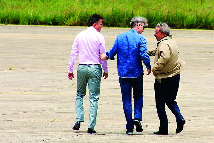 O ex-presidente Luiz Inácio Lula da Silva visitou as obras do Porto do Açu em companhia do empresário Eike Batista - 21/03/2013