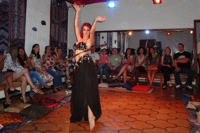 A dançarina e massagista que morreu no voo que caiu em Paraty, Maíra Panas