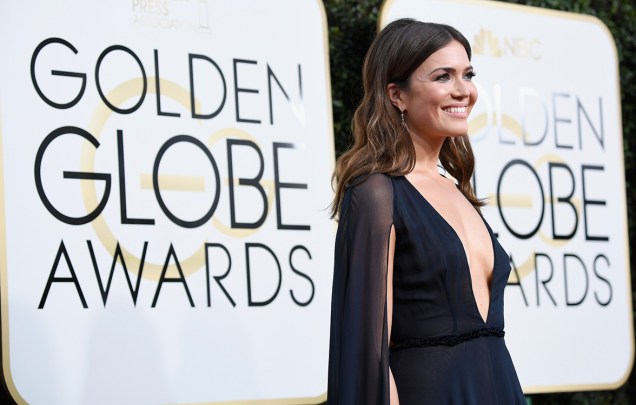 A atriz Mandy Moore chega para o Globo de Ouro 2017, em Los Angeles