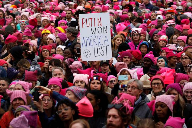 Milhares de pessoas participam da Marcha das Mulheres em protesto por direitos civis, em Washington