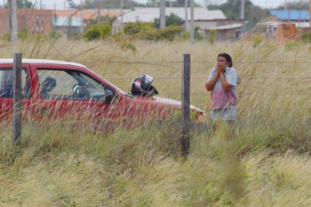 Familiares de presos da Penitenciária Agrícola de Monte Cristo aguardam por informações após rebelião, em Boa Vista, Roraima Familiares de presos da Penitenciária Agrícola de Monte Cristo aguardam por informações após rebelião, em Boa Vista, Roraima