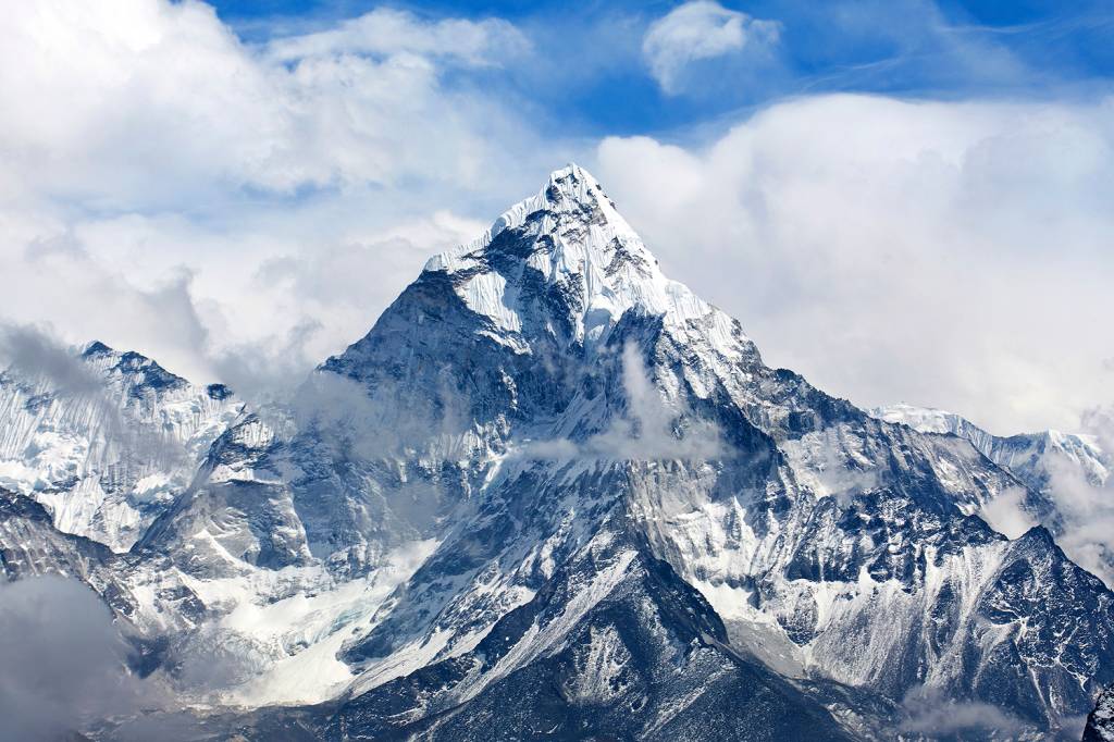 O pico do Everest está crescendo, e ele não é o único