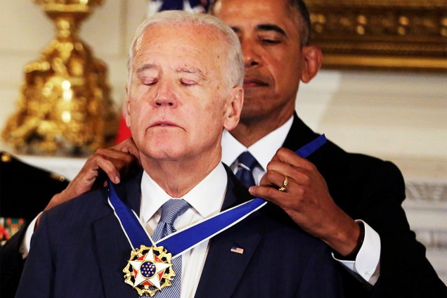 O vice-presidente americano Joe Biden recebe a Medalha Presidencial da Liberdade, na Casa Branca, em Washington - 12/01/2017