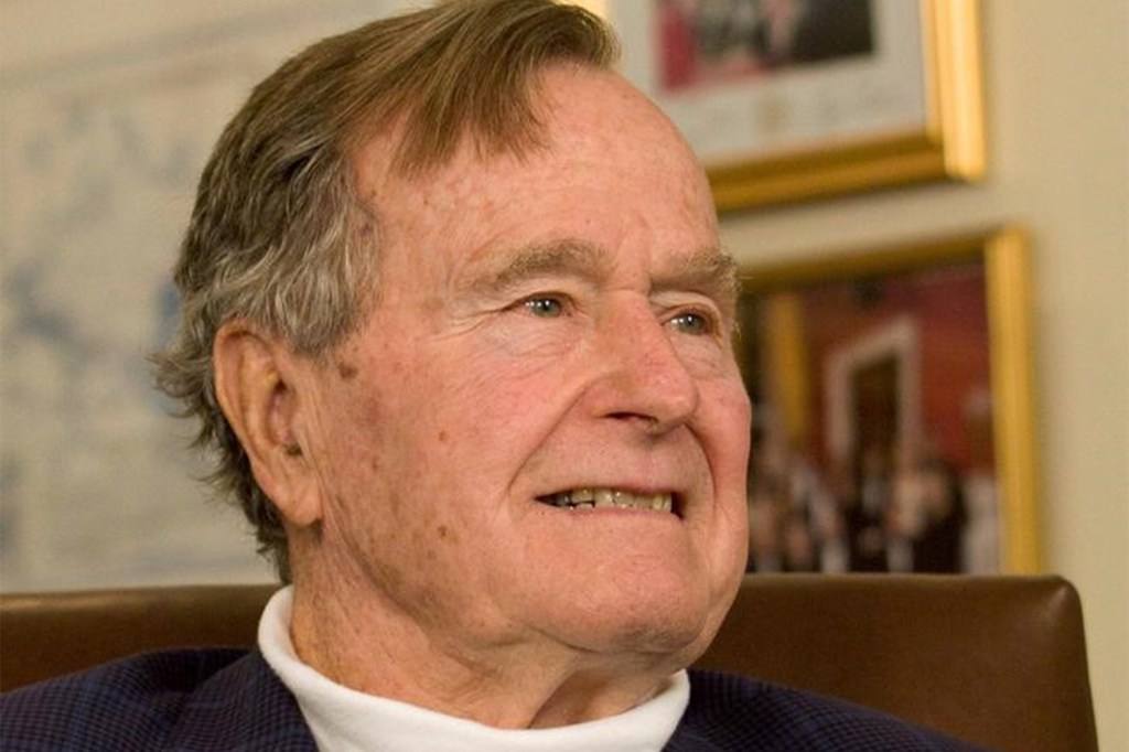 O ex-presidente dos Estados Unidos, George H.W.Bush, assiste ao discurso do então candidato Mitt Romney, em Houston - 29/03/2012