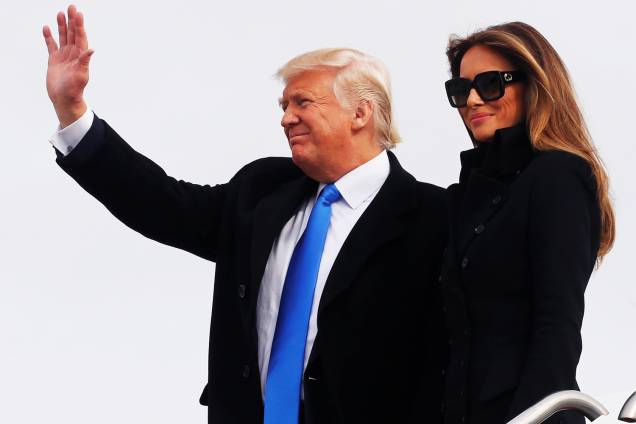 O presidente eleito dos Estados Unidos, Donald Trump, e sua esposa Melania Trump, chega em Maryland - 19/01/2017