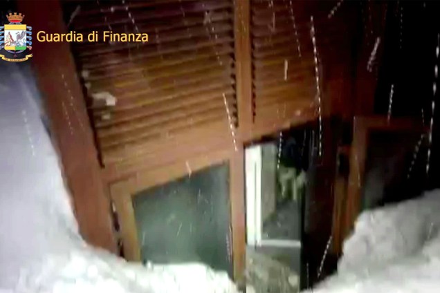 Avalanche atinge o Hotel Rigopiano em Farindola, na região central da Itália, após sequência de terremotos - 19/01/2017