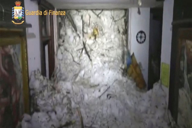 Avalanche atinge o Hotel Rigopiano em Farindola, na região central da Itália, após sequência de terremotos - 19/01/2017