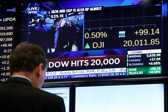Um dos principais índices da bolsa de Nova Iorque, o Dow Jones Industrials, superou pela primeira vez a fasquia dos 20 mil pontos - 25/01/2017 Um dos principais índices da bolsa de Nova Iorque, o Dow Jones Industrials, superou pela primeira vez a fasquia dos 20 mil pontos - 25/01/2017