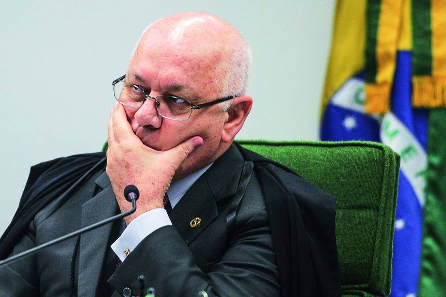 Teori Zavascki, ministro do STF, com a lista dos envolvidos do Petrolão, no STJ - 02 / 03 / 2015