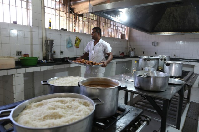 A comida é de boa qualidade e é feita pelos próprios detentos, em sistema de rodízio - Foto: Sérgio Dutti