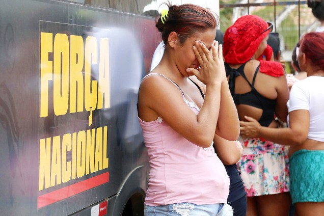 Policiais militares entraram na Penitenciária Estadual de Alcaçuz, na Grande Natal (RN), na manhã deste domingo (15),com veículo blindado, vans e carros e terminaram com rebelião que já durava mais de 14 horas.