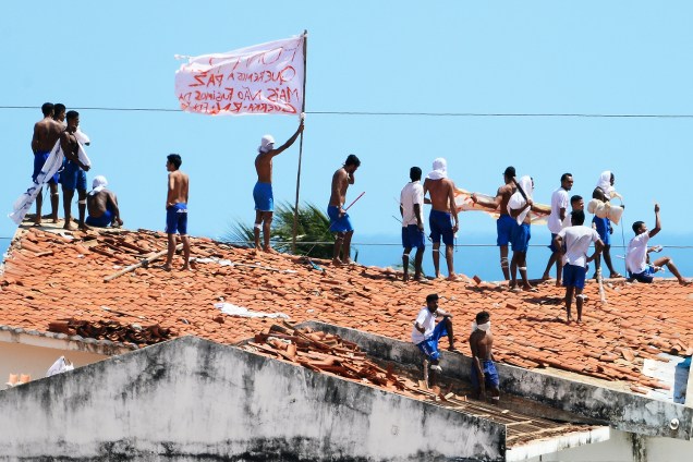 Após massacre em Alcaçuz, presídio do RN tem nova rebelião. Segundo a Secretaria de Justiça e Cidadania (Sejuc), os presos tentaram derrubar uma parede de concreto para acessar uma área de isolamento - 16/01/2016