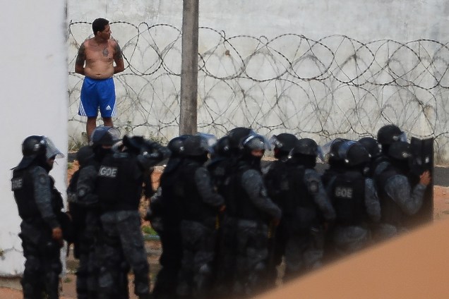 Presos rebelados Penitenciária Estadual de Alcaçuz, no Rio Grande do Norte - 16/01/2017