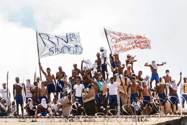 Presos rebelados Penitenciária Estadual de Alcaçuz, no Rio Grande do Norte - 16/01/2017 Presos rebelados Penitenciária Estadual de Alcaçuz, no Rio Grande do Norte - 16/01/2017