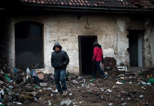 Estima-se que cerca de 1.000 imigrantes estejam em situações extremas sob um frio de menos 20 gruas celsius, em Belgrado, Sérvia
