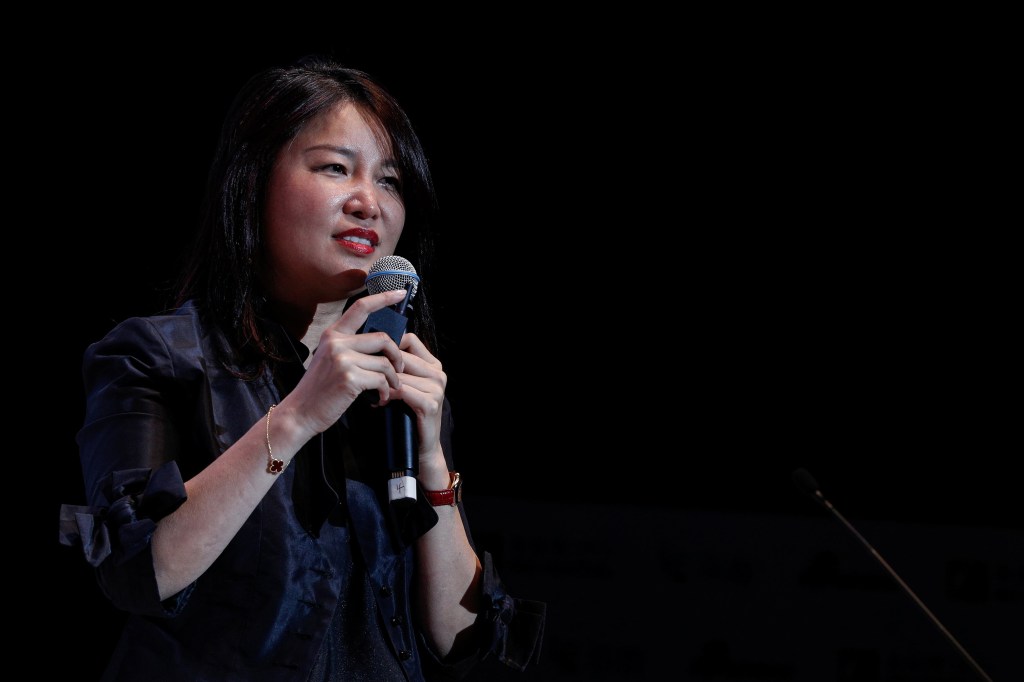 Kathy Chen durante um fórum e Xangai em Outubro