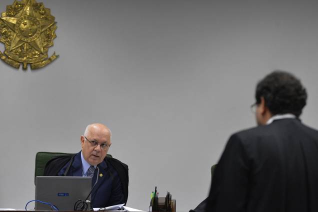 O ministro do STF, Teori Zavascki, analisa recurso sobre ex-diretor da Petrobras