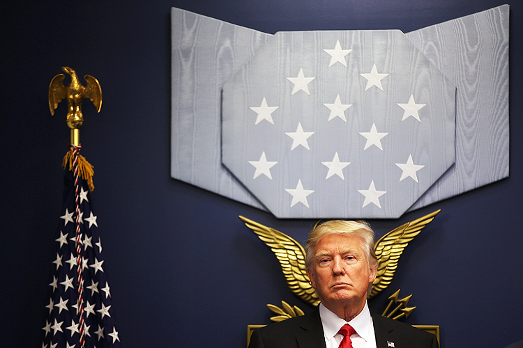 Presidente dos EUA, Donald Trump, em cerimônia no Pentágono, em Washington - 27/01/2017
